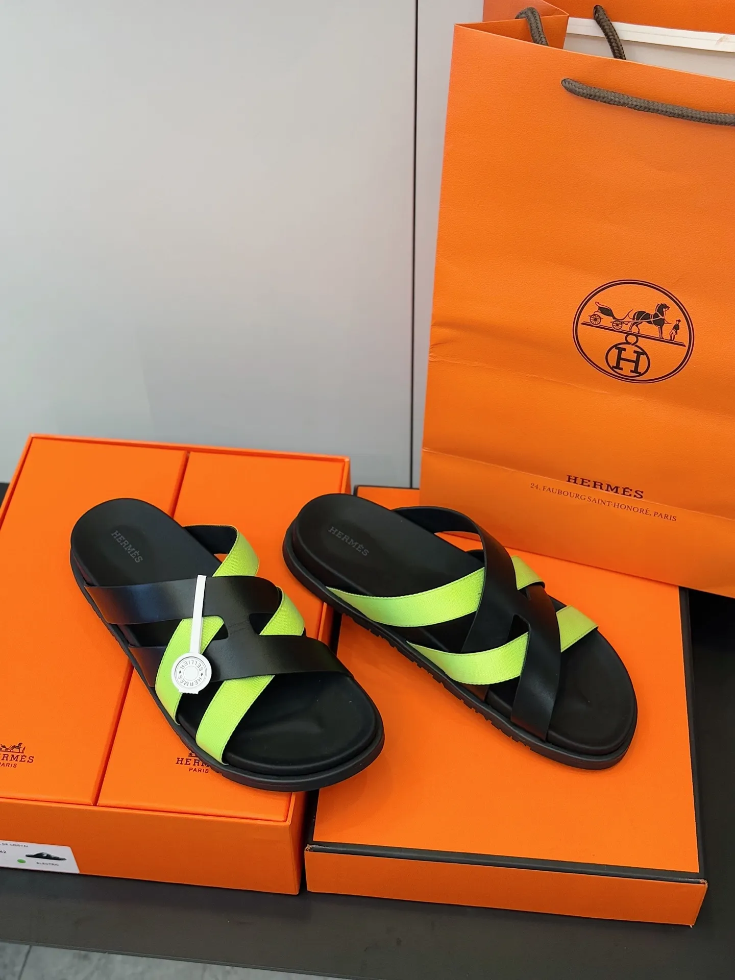 Batch 280 Hermes men's Kazimir slippers - top quality woven calfskin functional sandals, with interwoven uppers inspired by the "H" iconic pattern to create a casual look, perfect for summer. Imported cowhide + cowhide lining + rubber outsole Size: 38-44 (.45.46 customized)